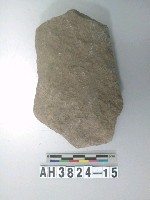 藏品(小型淺腰打製石斧)的圖片